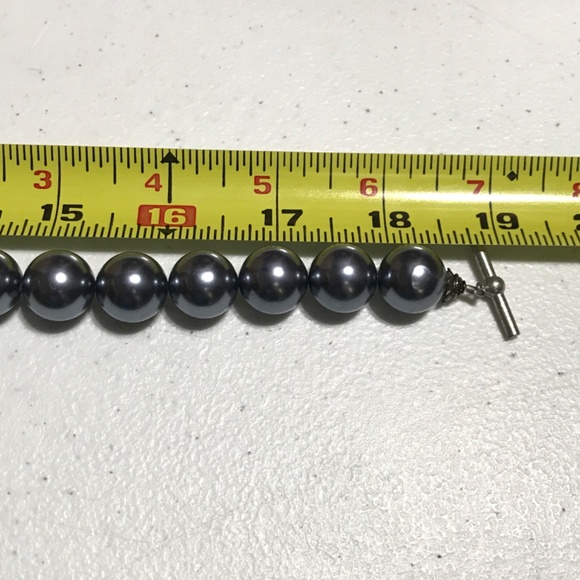 MY FLAT IN LONDON Faux Gray South Sea Pearl Necklace Chunky 15mm Toggle - Picture 8 of 10